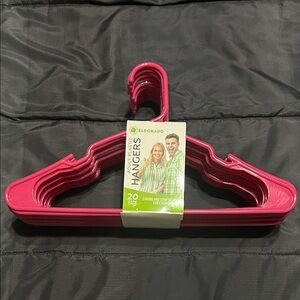 Hot Pink Plastic Hangers - 20 Pack